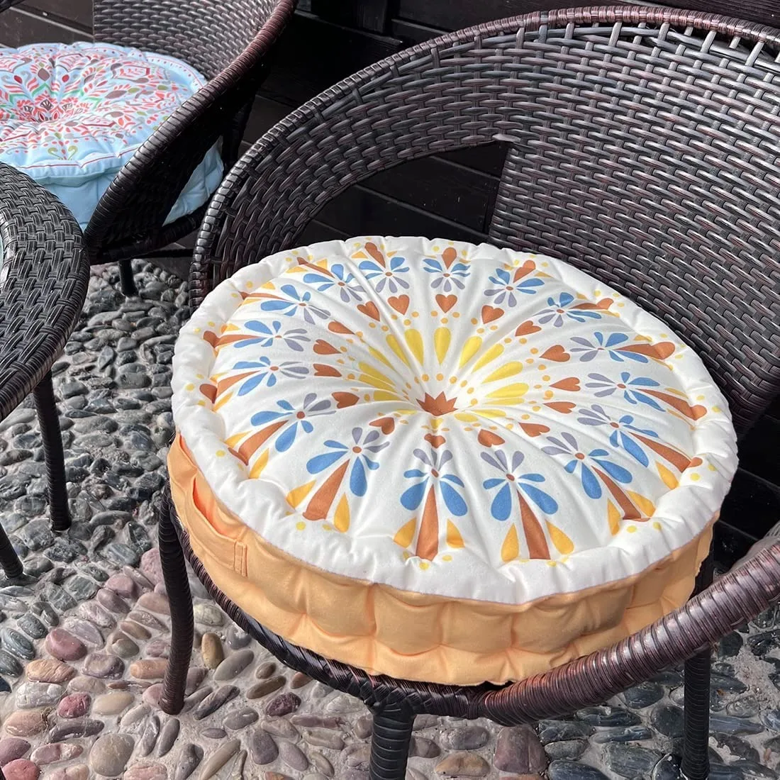 https://ae01.alicdn.com/kf/S517fdda2f2894dbbbfc4b230c0357a0b8/Inyahome-Boho-Print-Round-Chair-Pad-with-Handle-Soft-Velvet-Chiar-Cushion-Floral-Pattern-Thicken-Seat.jpg