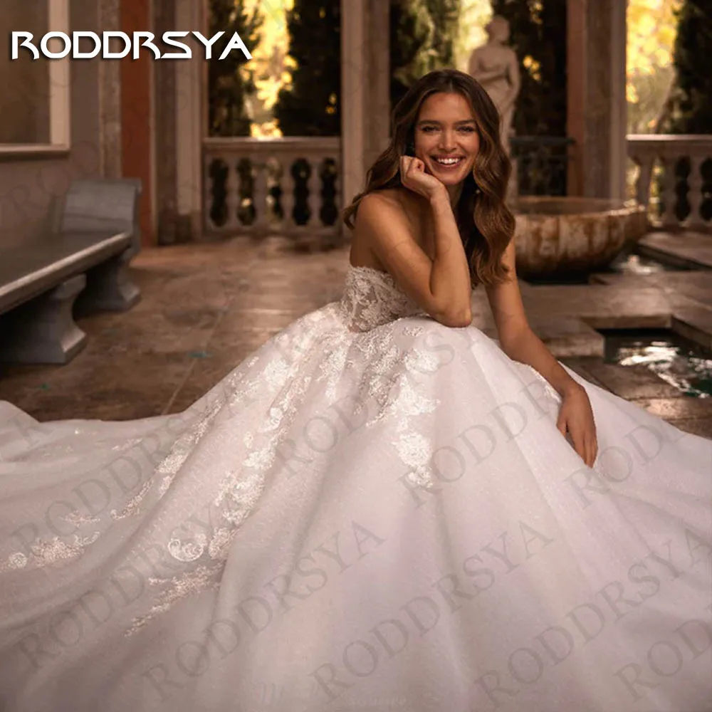 Рисунок 4 - Женское свадебное платье с открытыми плечами RODDRSYA