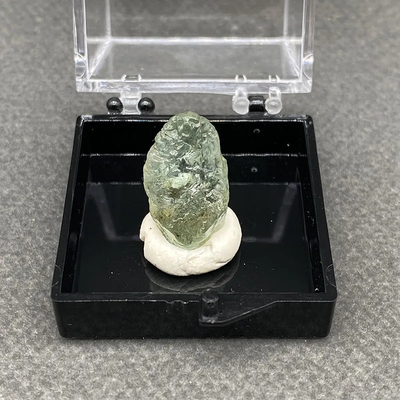 100% Rare Natural Pakistan Aquamarine Mineral Specimens Stones and Crystals Healing Crystal  +Box size：35*35*35 mm