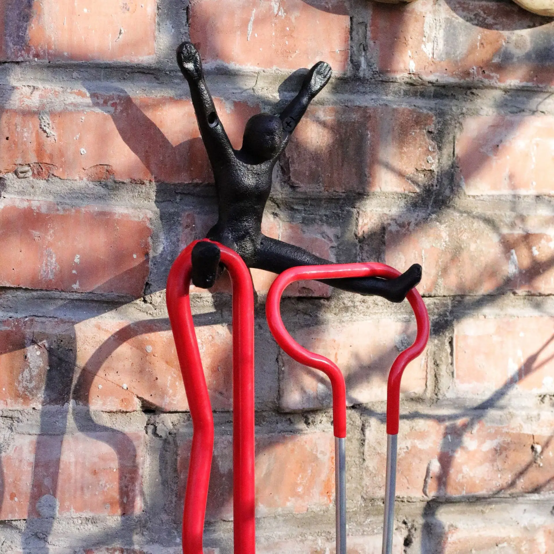 

Cast Iron Climbing Figurine Decoration Hook Athlete Wall Decoration Wall Hanging