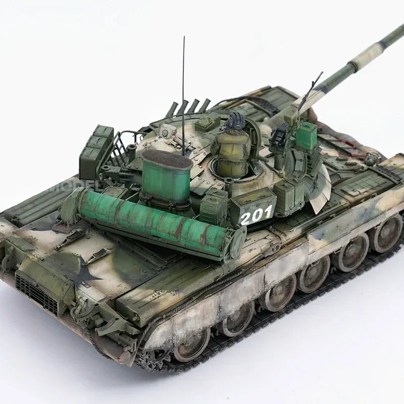 1/35 RPG Model 35001 Russian T-80U main battle tank assembly