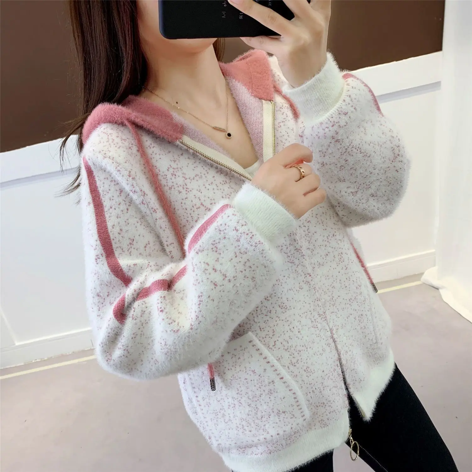 

Женский короткий топ из искусственной норки, свободный трикотажный топ на молнии с капюшоном, модель B203 на весну и осень