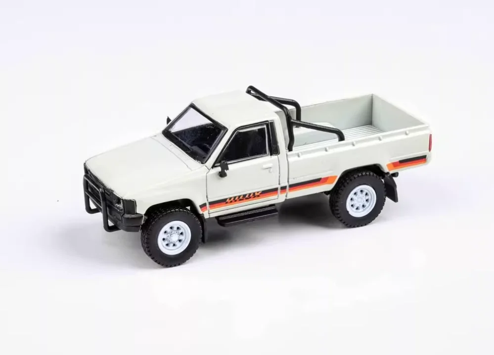 Para64 1:64 1984 Hilux Pickup Truck Simulation Alloy Car Model Gifts Decoration Collection Toys Static Display 23 S5195719a52d84970b71dd1f099f0ca5aO