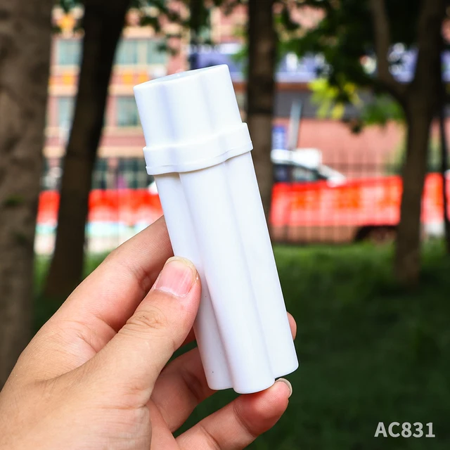 3 つの空のコンパートメントを備えた破砕材料貯蔵タンク、軽量でマルチ