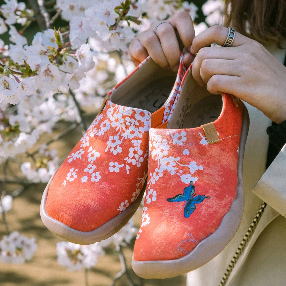 UIN Fashion Retro Japanese Style Women's Shoes Sports Art Casual Canvas Sneakers Travel Shoes