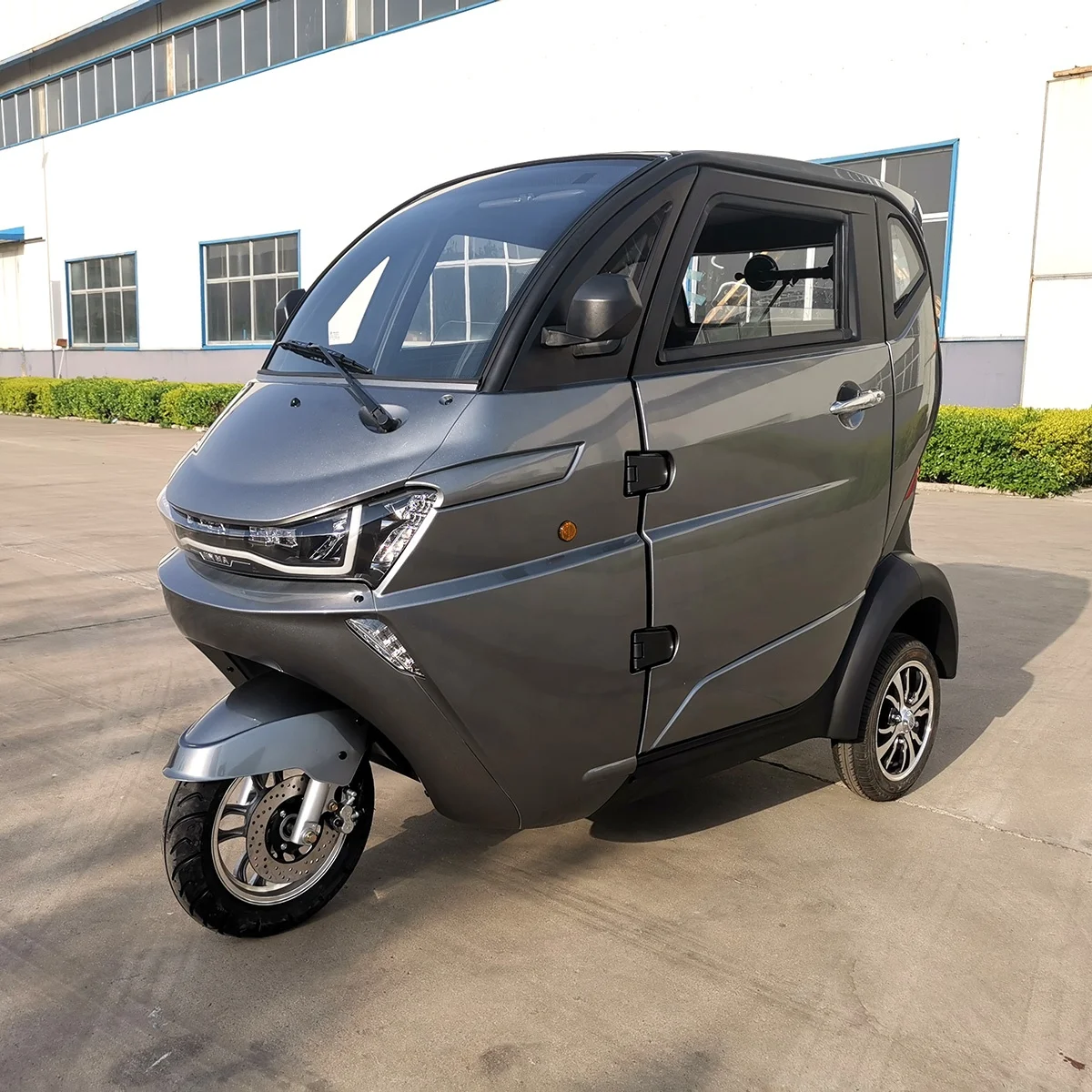 High-end Smart Adult Electric Tricycle One Button Start Enclosed Cabin 3 Wheel Scooter with Passenger Seat |