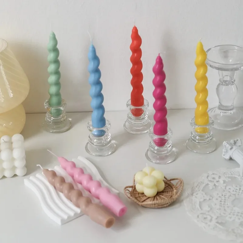Długie spiralne świece filarowe Klasyczne kolorowe cukierki Świece urodzinowe Świeczniki stożkowe Skręcone świeczki walentynkowe Prezent dekoracyjny