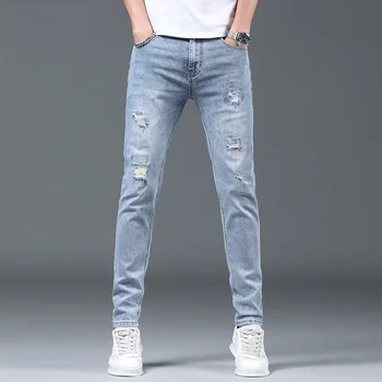Jeans strappati estivi di colore chiaro da uomo per pantaloni lunghi casual sottili estivi dritti slim elasticizzati per uomo stile coreano 1