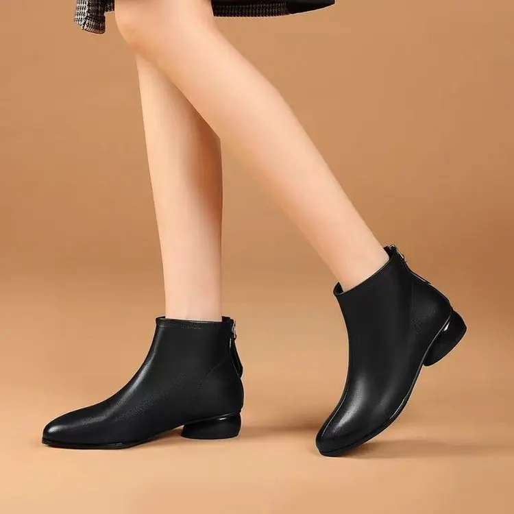 

Новинка 2023, модные женские короткие ботинки на толстом каблуке в британском стиле, удобные универсальные модные ботинки на небольшом каблуке в Корейском стиле для весны и осени