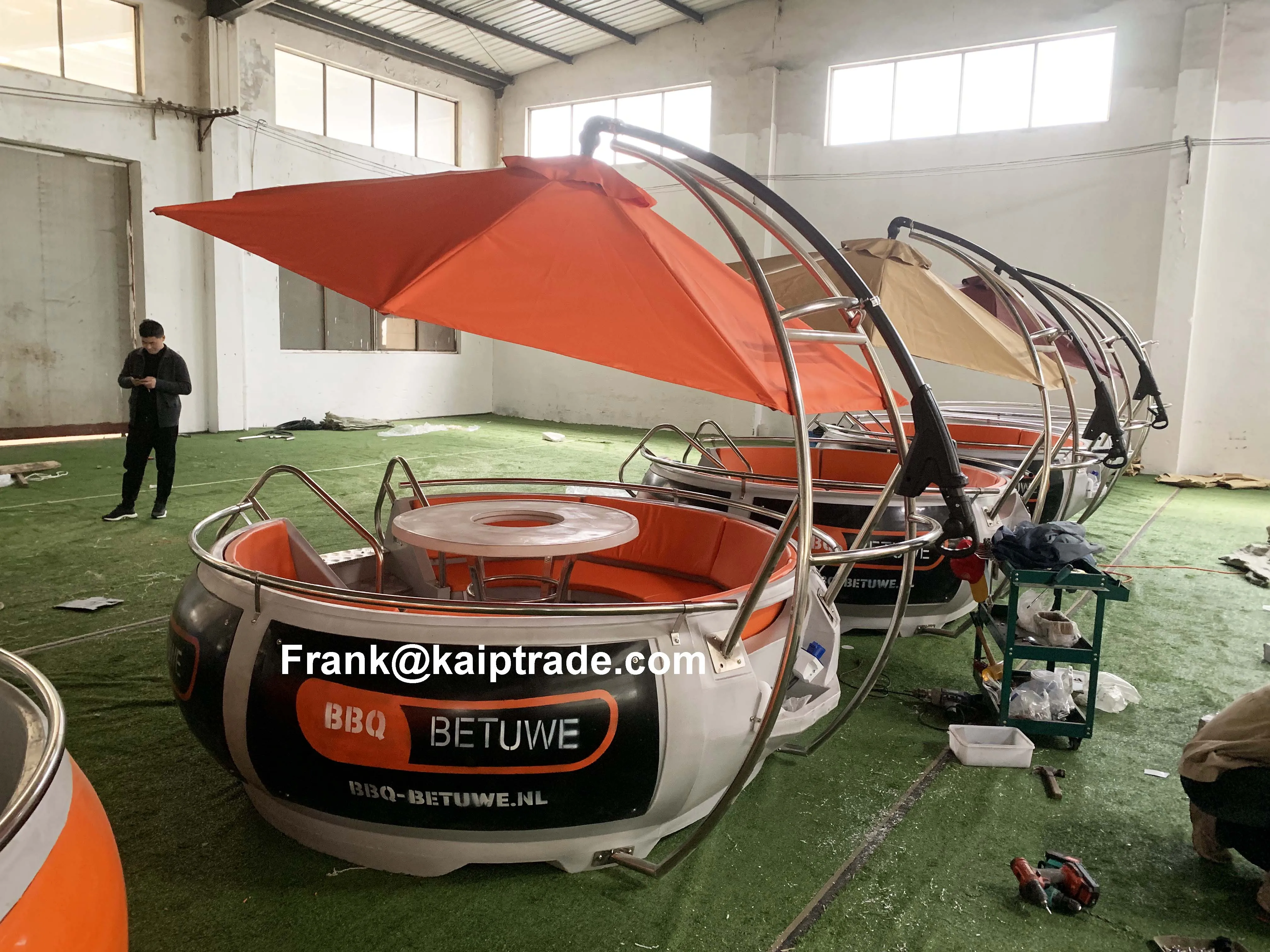 Water Hotel Family Gathering doughnut clear Inflatable 6 Seats 8 Seats 10 seats Electric BBQ Donuts Leisure Boat with gas grill