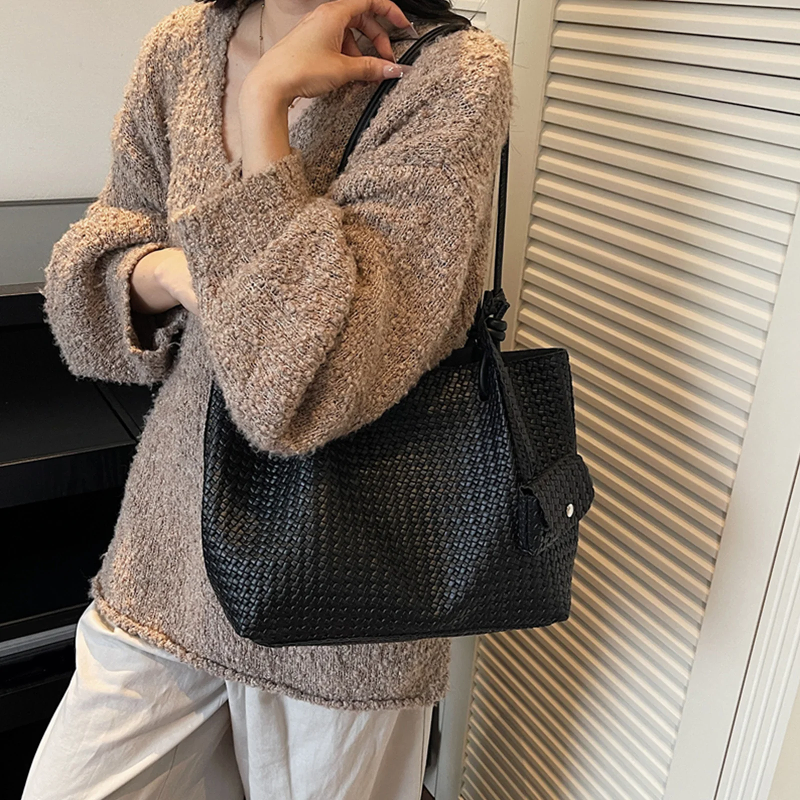 PU Leather Stylish Tote Bag Large-Capacity Simple Underarm Bag Solid Color Woven Armpit Bag Leisure Bag with Matching Wallet