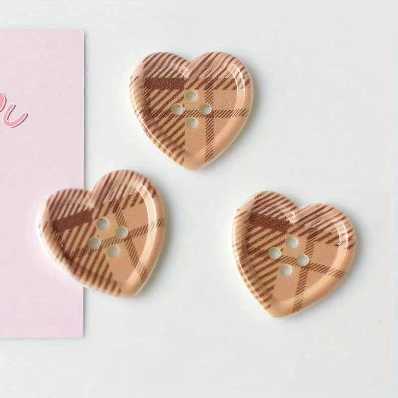 10/20/30pcs 귀여운 격자 무늬 하트 모양의 단추 코트 카디건 DIY 바느질 장식 여성 의류 바느질 액세서리