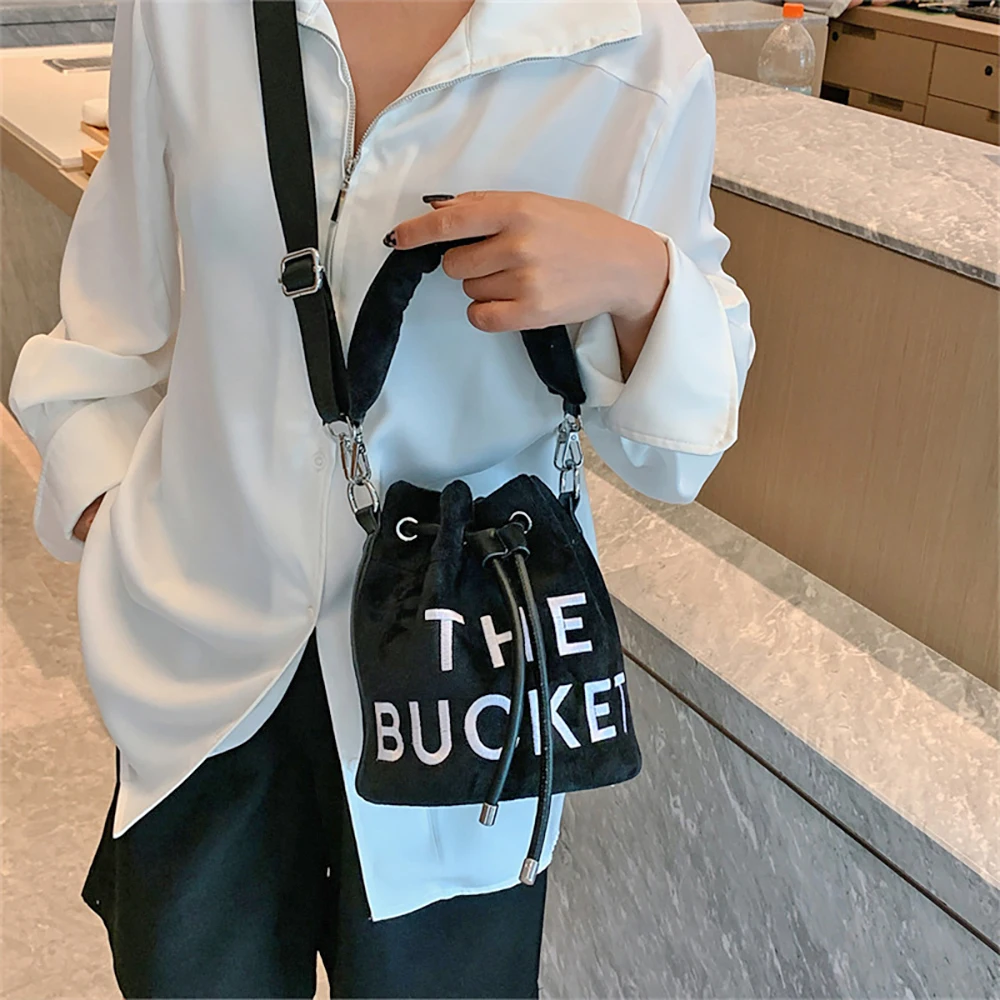 

Luxury Women's The Traveler Bucket Bags For Women Trendy Brand Designer Handbags Shoulder Crossbody Handbag With Plush 2023