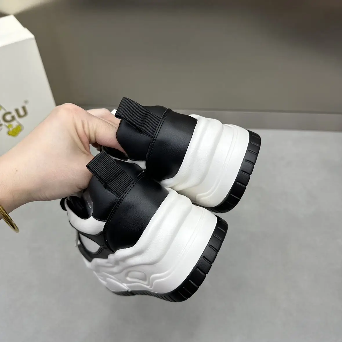 2024 Spring New Platform Height Increasing Comfortable Leisure Sports Color Matching Muffin White Shoes for Women