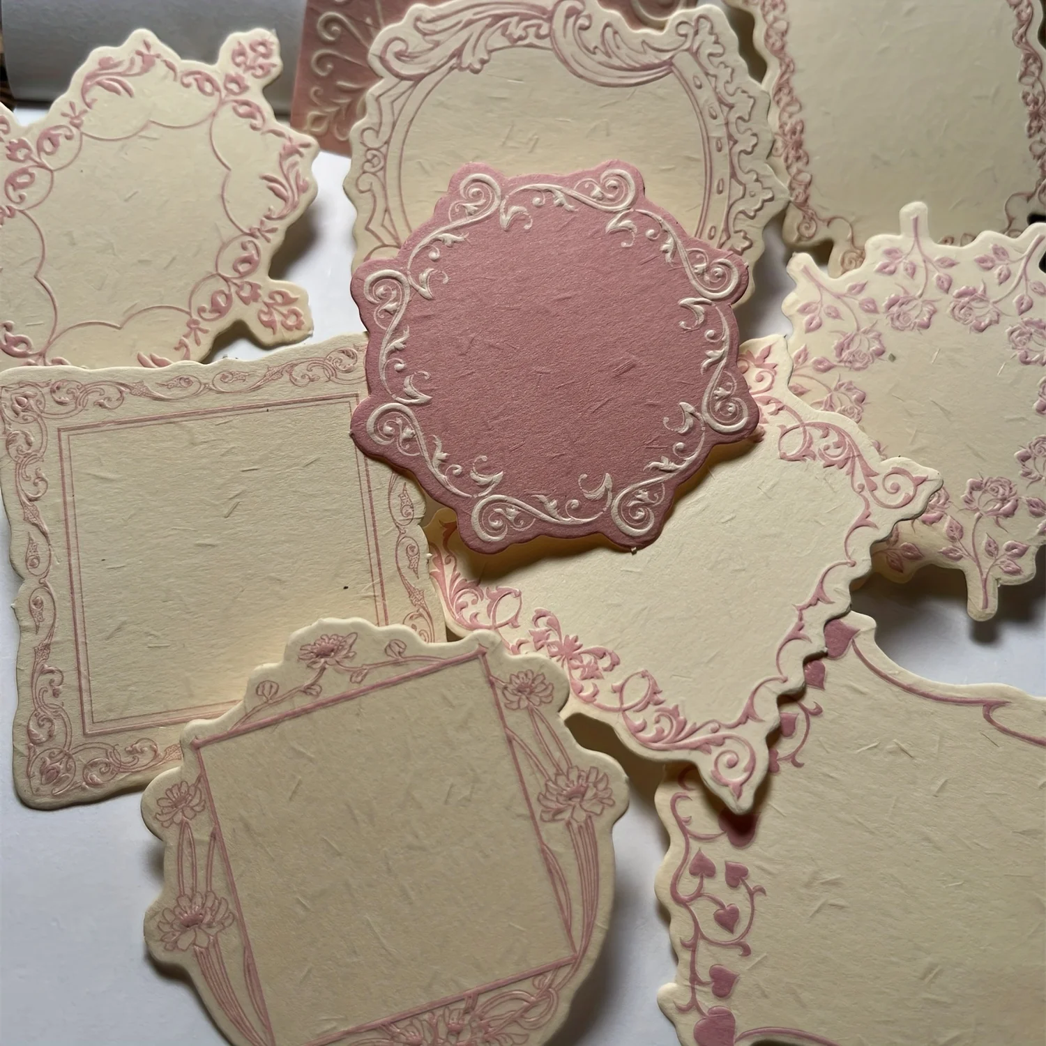 30 Fogli/Scatola Carta Decorativa Rigida con Bordo Floreale in Rilievo Stile Retrò, Scrivibile, per Scrapbooking, Note Adesive in Confezione - immagine 5