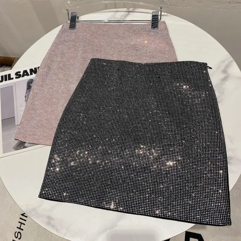 

2023 Spring New Fashion Female Elegant Rhinestone Shiny Nightclub Short Skirt Women's High Street Solid Slim Fit Sheath Skirt