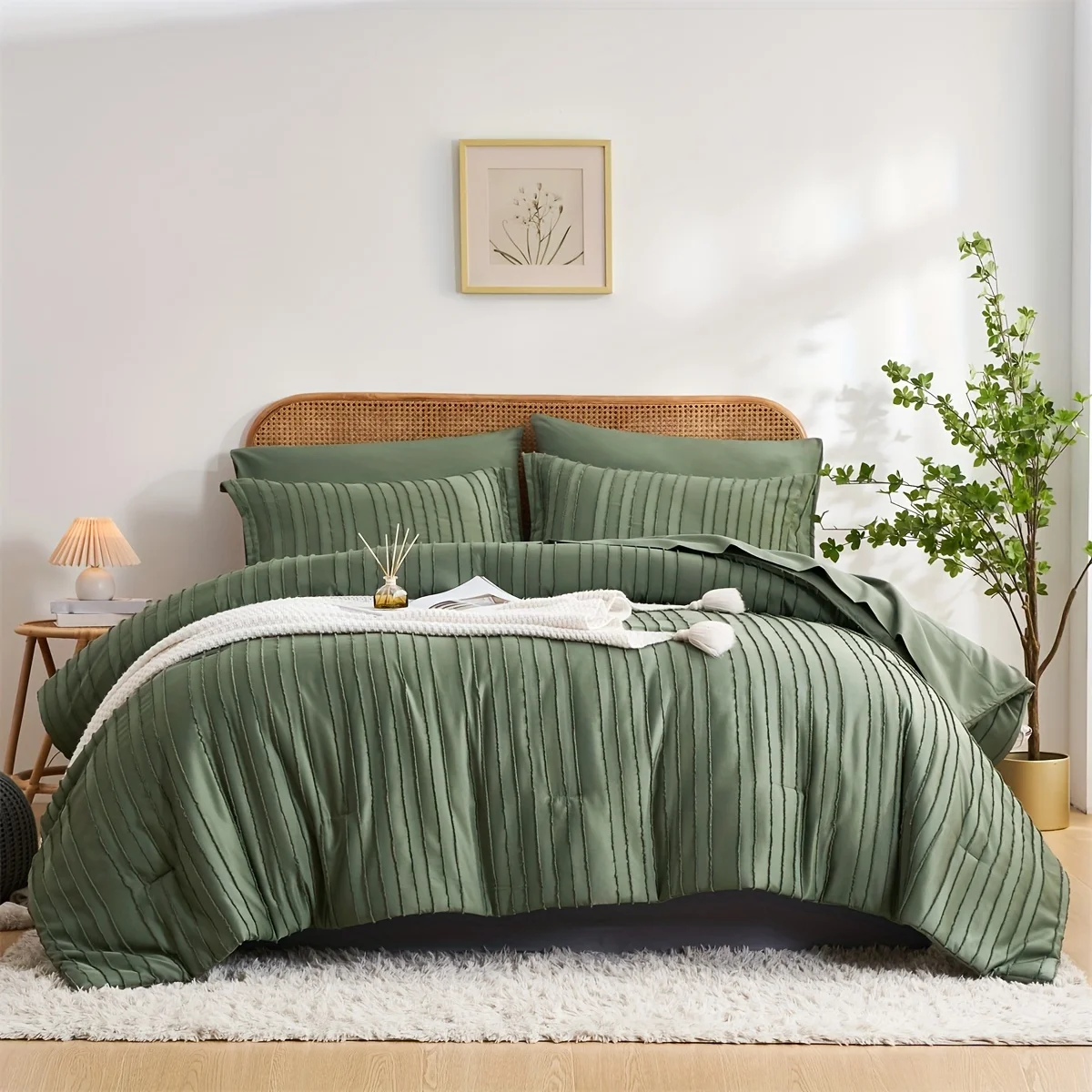 

7-Piece Ultra-Soft Boho Green Striped Bedding Set - Hypoallergenic & Breathable Comforter, Sheets & Pillowcases, Chic Bohemian S