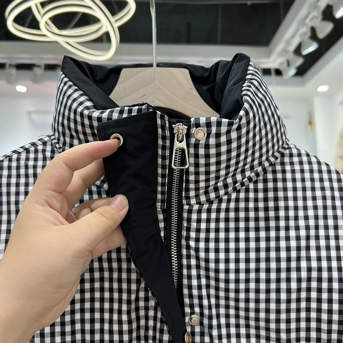 New Women\'s Short Down Jacket Fashion Black White Plaid Korean Version Diagonal Pockets loose Stand Collar White Duck Down Jacke
