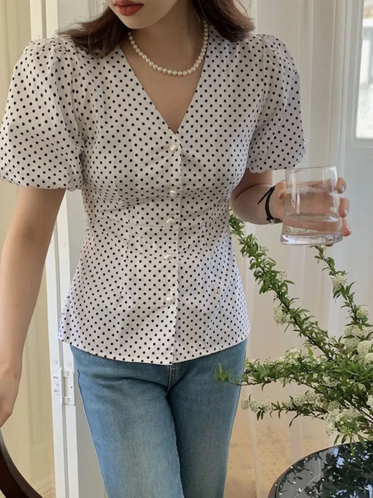 

Женские шифоновые блузки ZOKI с V-образным вырезом, летние топы в горошек с коротким рукавом-фонариком, Элегантная туника в европейском стиле, белая блузка
