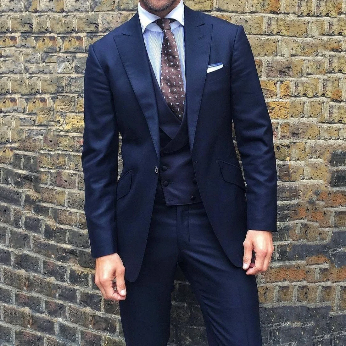 Рисунок 3 - Темно-синие мужские смокинги для свадьбы