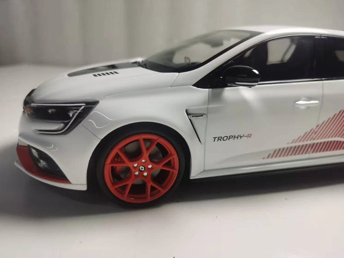 Renault Megane R.S. Trophy ミニカー 1/18 特別版 Renault Megane R.S. Trophy ミニカー 1/18 特別版 - メルカリ