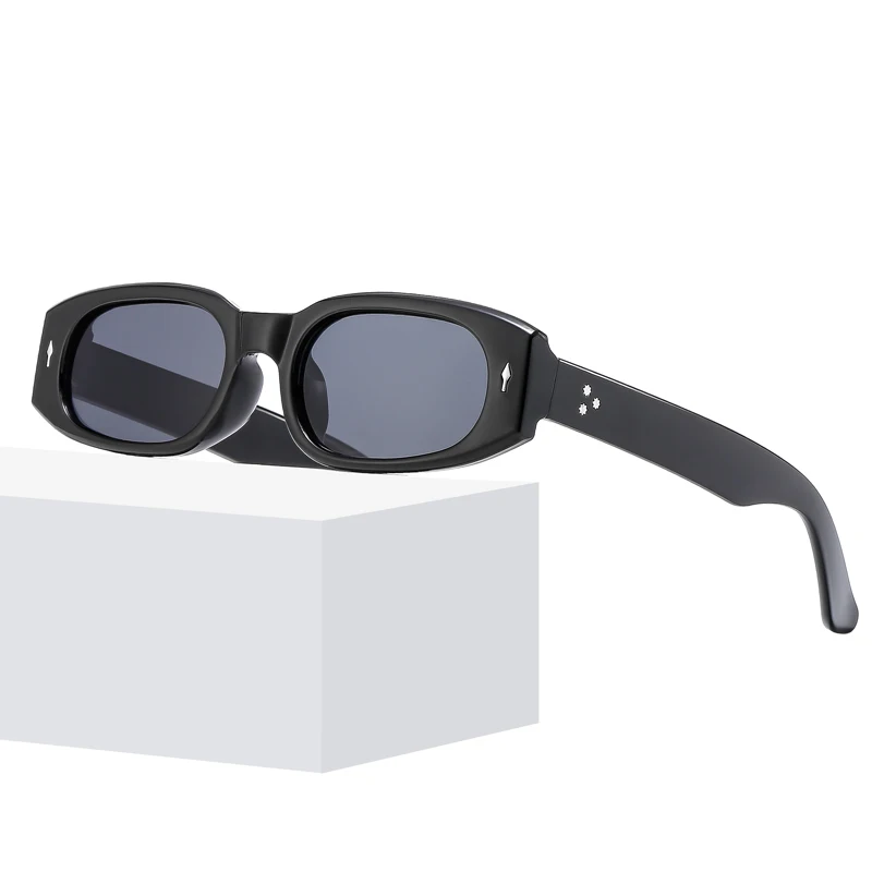 Lunettes personnalisées pêche - Petite monture à rivets anti-UV pour pêcheuses exigeantes