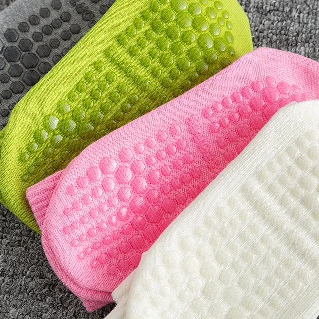 3 Pairs Yoga Socks for Women Cotton Simple Solid Mid Calf Sports Socks Pilates Socks Dance Fitness Training Cushion Yoga Socks 4