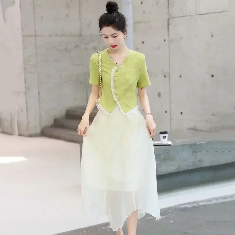 

Spring and Summer Slim Fit Women's Set 2023 New Korean Version Reduced Age Half Skirt Exquisite and Beautiful Top Two Piece Set