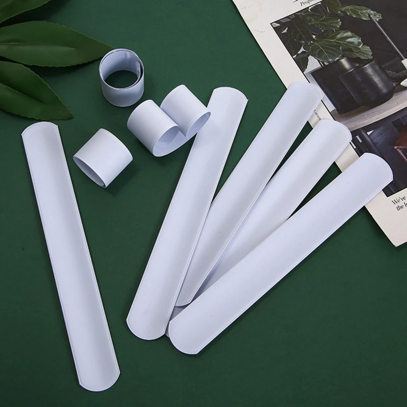 

517F 30Pieces White Slap Bracelets DIY Blank Slap Bands Bulk Plastic Party Bracelets for Birthday Party Concert School Craft