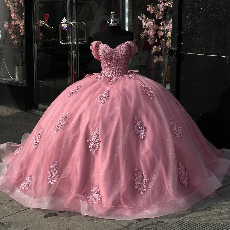 

Pink Shiny Quinceanera Dresses Ball Gown Off Shoulder Puffy Sweet 16 Dress Applique Lace Beads Celebrity Party Gowns Graduation