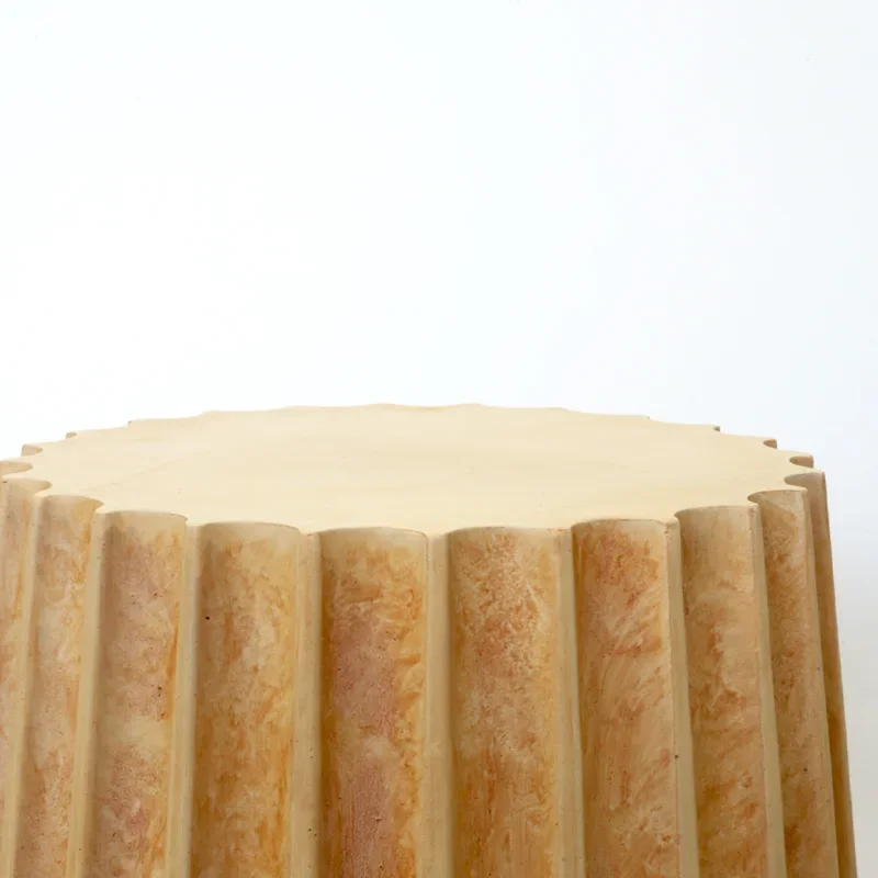 طاولة قهوة جانبية عصرية بتصميم بسيط من أكسيد المغن...