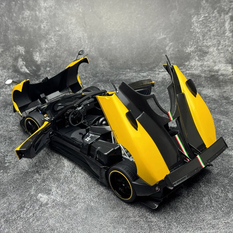 オールモストリアル 1/18 パガーニ　ゾンダ　チンクエロードスター 楽天市場】オールモストリアル 1/18 パガーニ ゾンダ チンクエ