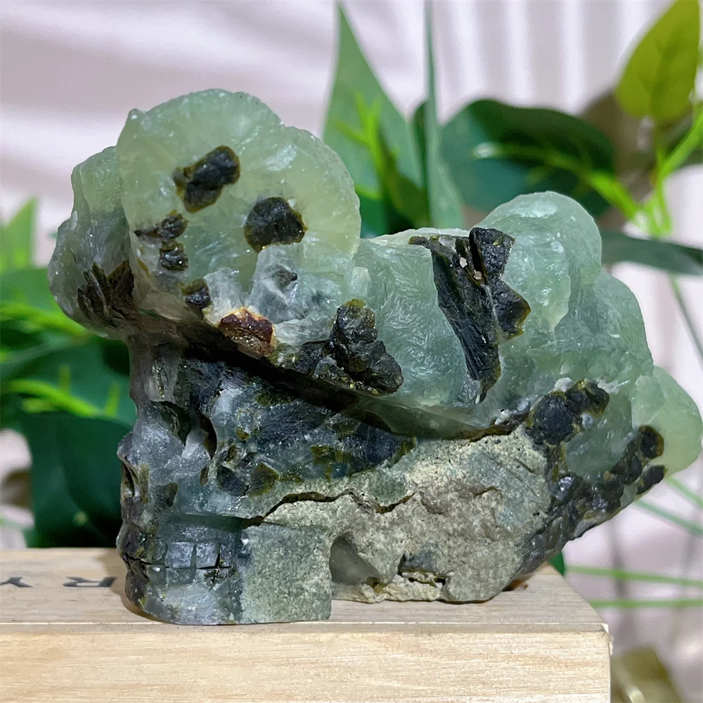

Natural Prehnite Stone Tourmaline Quartz Green Crystal Carving Skull Beauty Handmad Minerals Feng Shui Reiki Home Decoration