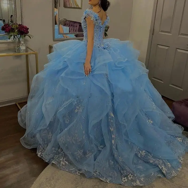 Vestido de baile de quinceañera con cuello en V de encaje, traje de tul con volantes, vestido de fiesta Formal hecho a medida, color azul cielo claro, princesa