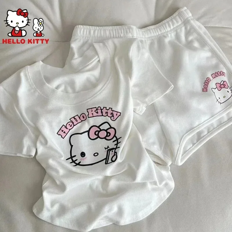 ΠΠ΅Π½ΡΠΊΠΈΠΉ Π»Π΅ΡΠ½ΠΈΠΉ ΠΊΠΎΠΌΠΏΠ»Π΅ΠΊΡ ΠΈΠ· ΡΠΎΠΏΠ° ΠΈ ΡΠΎΡΡΠΎΠ² Hello Kitty Ρ ΠΊΠΎΡΠΎΡΠΊΠΈΠΌ ΡΡΠΊΠ°Π²ΠΎΠΌ, ΠΊΠΎΠΌΠΏΠ»Π΅ΠΊΡ Π΄ΠΎΠΌΠ°ΡΠ½Π΅ΠΉ ΠΎΠ΄Π΅ΠΆΠ΄Ρ, ΠΌΠΎΠ΄Π½Π°Ρ Π±Π΅Π»Π°Ρ ΠΎΠ΄Π΅ΠΆΠ΄Π° Y2K, ΡΠ»ΠΈΡΠ½Π°Ρ ΡΡΡΠ±ΠΎΠ»ΠΊΠ°, ΠΏΠΎΠ²ΡΠ΅Π΄Π½Π΅Π²Π½ΡΠΉ ΠΊΠΎΡΡΡΠΌ ΠΠ΅Π½ΡΠΊΠΈΠΉ Π»Π΅ΡΠ½ΠΈΠΉ ΠΊΠΎΠΌΠΏΠ»Π΅ΠΊΡ ΠΈΠ· ΡΠΎΠΏΠ° ΠΈ ΡΠΎΡΡΠΎΠ² Hello Kitty Ρ ΠΊΠΎΡΠΎΡΠΊΠΈΠΌ ΡΡΠΊΠ°Π²ΠΎΠΌ, ΠΊΠΎΠΌΠΏΠ»Π΅ΠΊΡ Π΄ΠΎΠΌΠ°ΡΠ½Π΅ΠΉ ΠΎΠ΄Π΅ΠΆΠ΄Ρ, ΠΌΠΎΠ΄Π½Π°Ρ Π±Π΅Π»Π°Ρ ΠΎΠ΄Π΅ΠΆΠ΄Π° Y2K, ΡΠ»ΠΈΡΠ½Π°Ρ ΡΡΡΠ±ΠΎΠ»ΠΊΠ°, ΠΏΠΎΠ²ΡΠ΅Π΄Π½Π΅Π²Π½ΡΠΉ ΠΊΠΎΡΡΡΠΌ