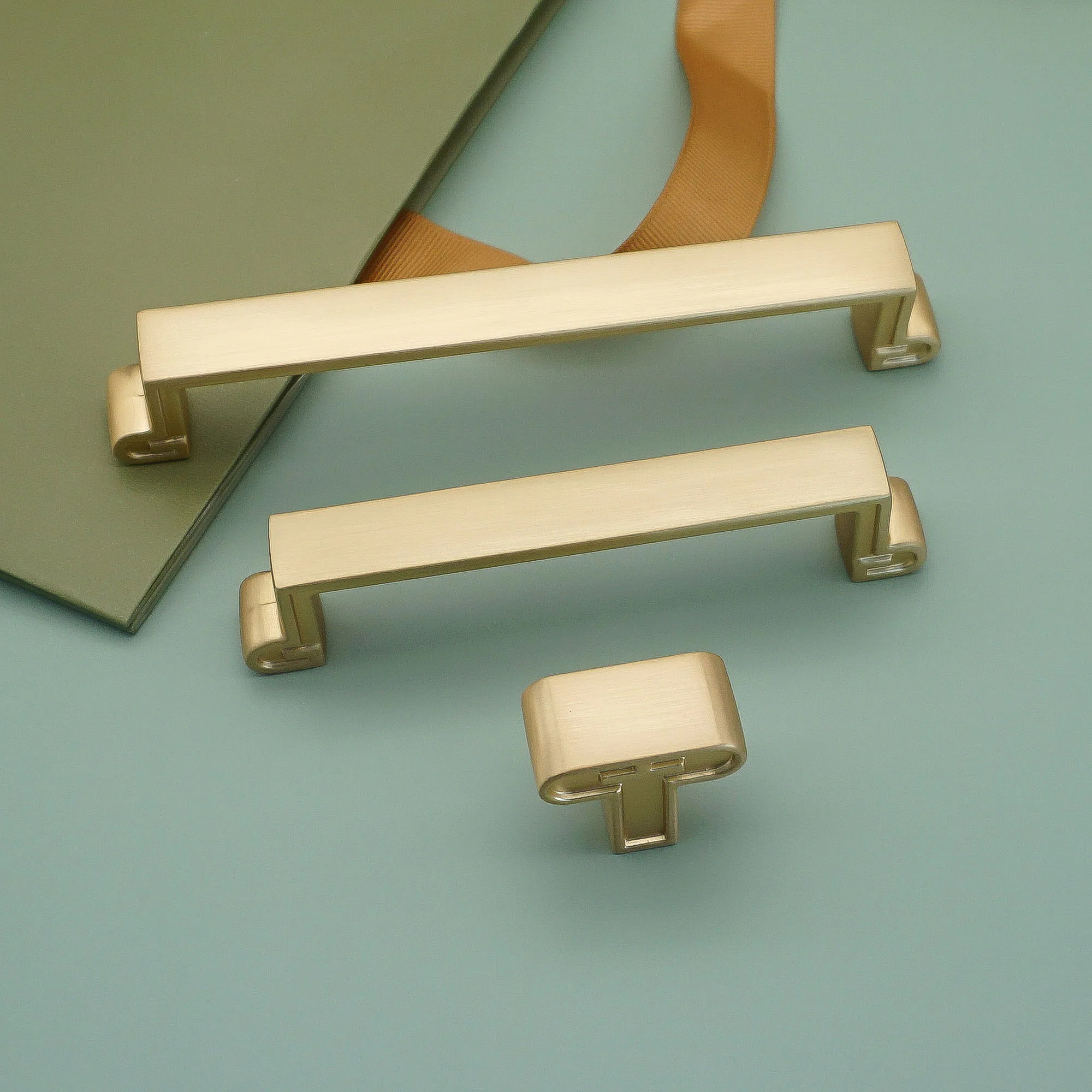 

New Chinese Style Furniture Knobs and Handles Brushed Gold Kitchen Cabinet Handle Simple Wardrobe Pulls Door Knobs Hardware