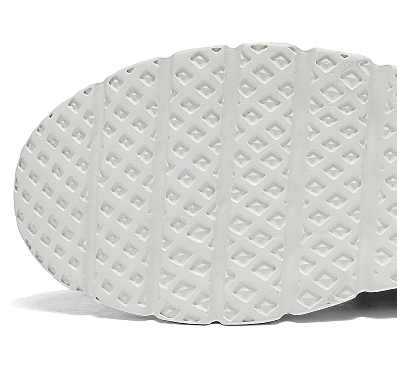 Men’s lightweight breathable mesh sneakers in casual style with soft sole, perfect for summer sports, outdoor activities, and fitness.bottom