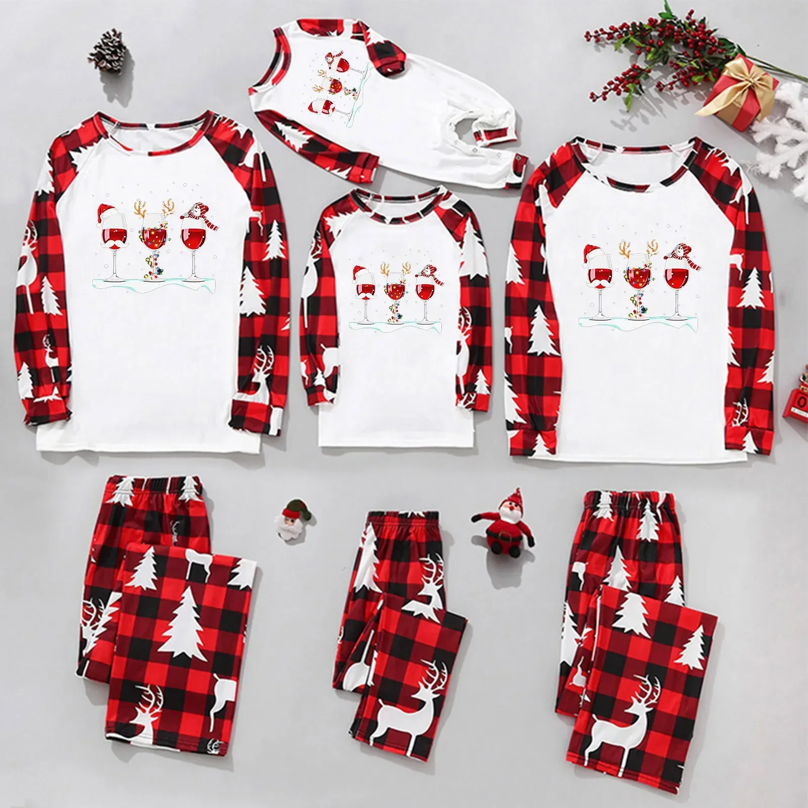 

New Xmas Family Look Mother Father Kids Matching Outfits Santa Tree Printed 2 Pieces Sleepwear Christmas Gift for Family Pajamas