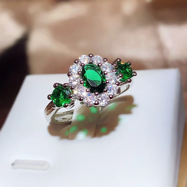 Emerald Bow Ring – KatMojo Jewelry