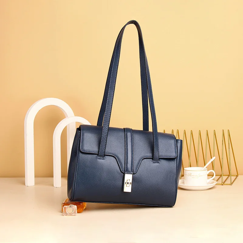 thumbnail image 1 of 2024 Nueva moda Bolsos de hombro de mano simples Capa de cabeza Cuero de vaca Cien temperamento Bolso cruzado de gran capacidad, 1 of 5