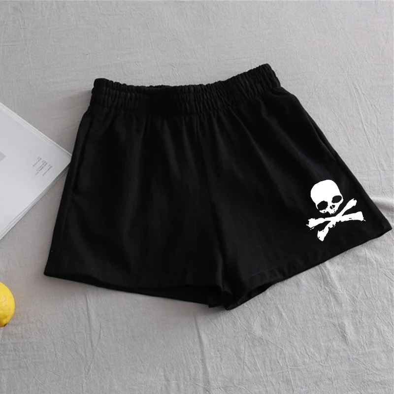 Рисунок 5 - Шорты y2k в готическом стиле с принтом черепа