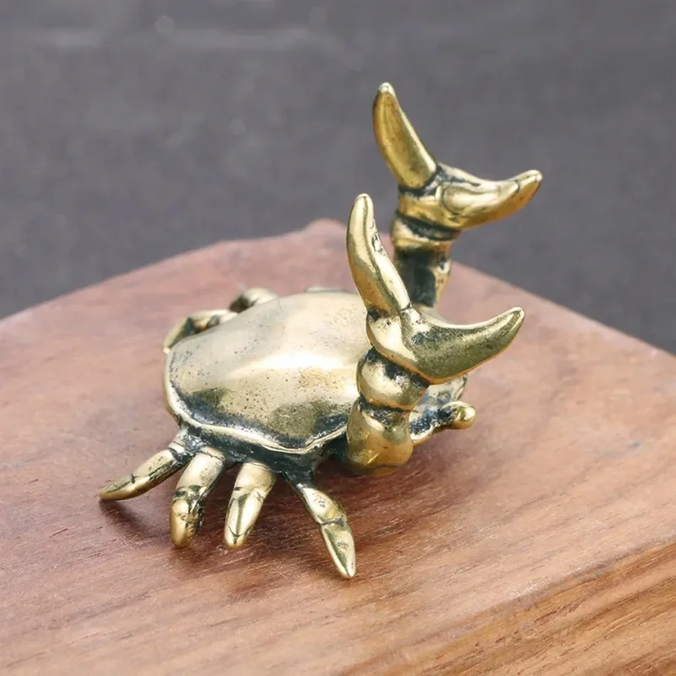 1 Pcs Crab Figurine Toy Ornament Alloy Weightlifting Crab Pen Holder Organizer Bronze Crab Sculpture Statue Desktop Ornament