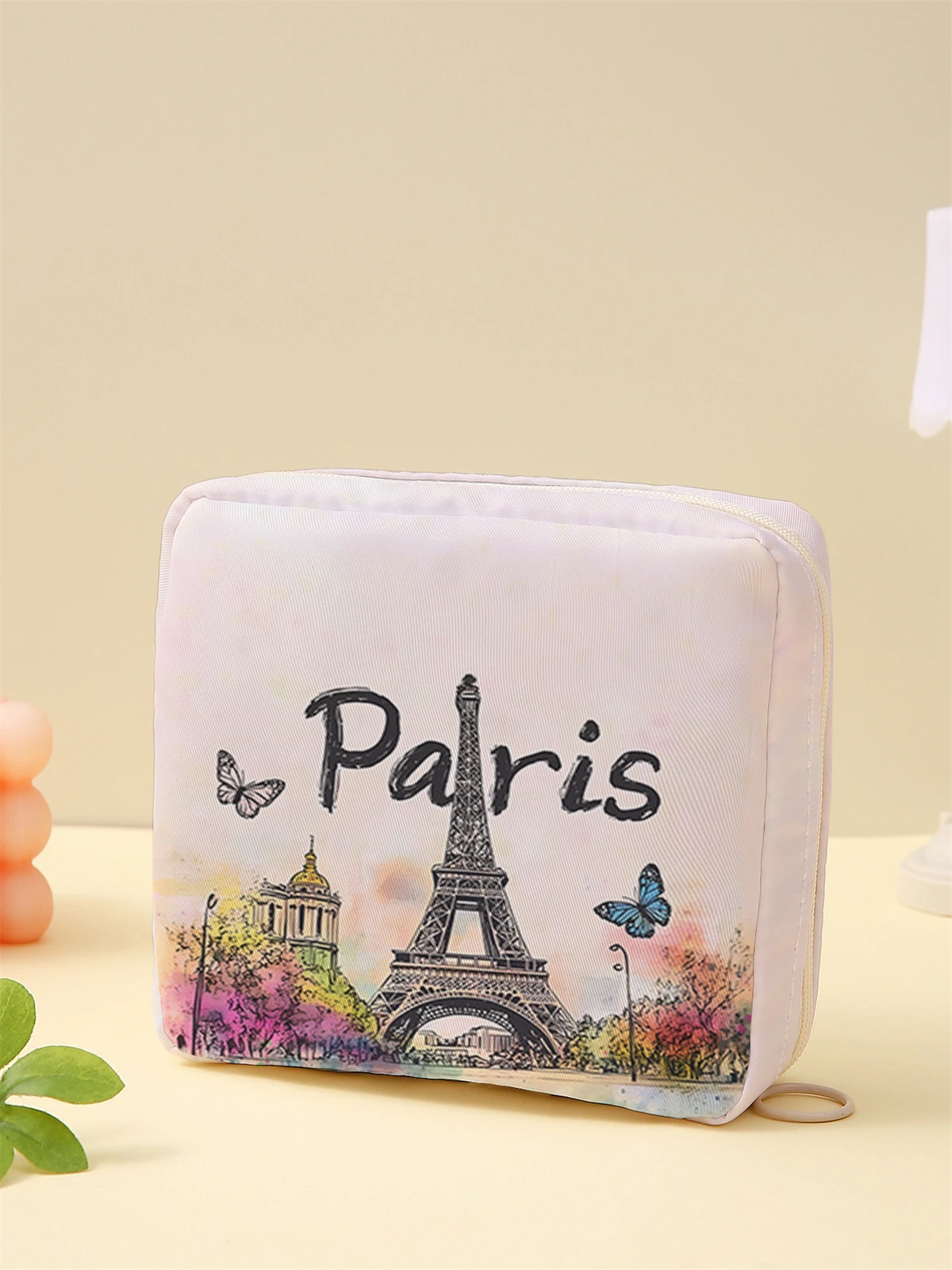 Eiffel Tower printed sanitary napkin storage bag, women's lightweight tissue bag, sanitary tissue bag