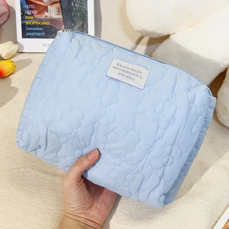 Рисунок 4 - Женская косметичка с цветочным узором