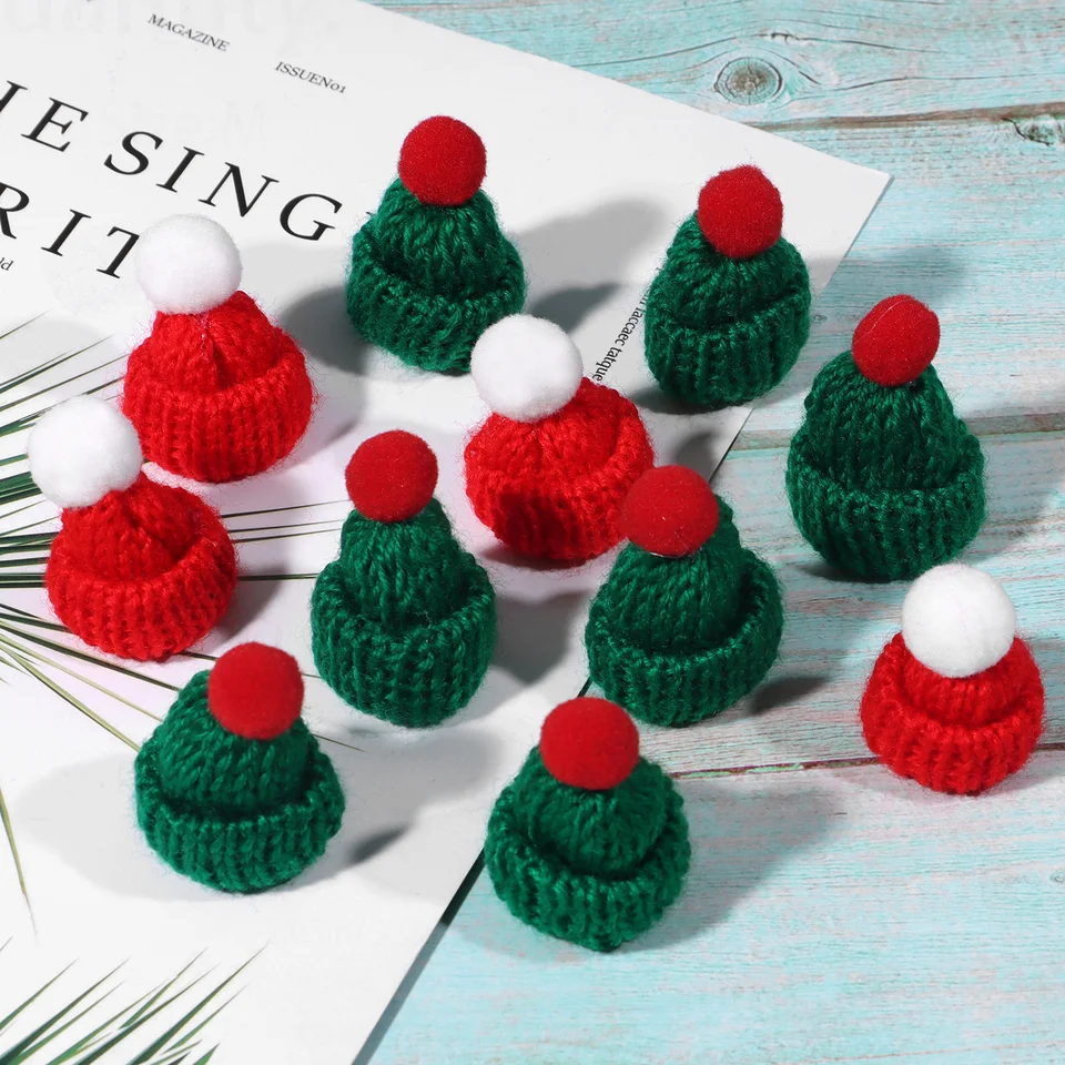 Set Mini Cappelli E Sciarpe Di Natale In Maglia Per Bambole - Decorazioni Fai Da Te