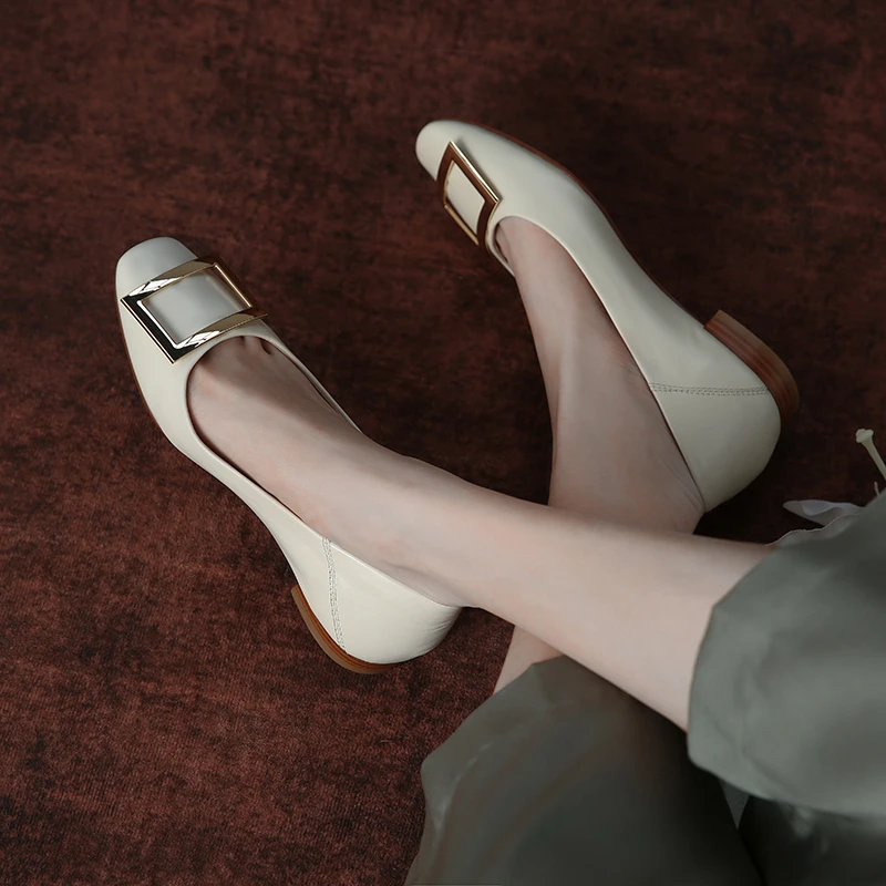 2022 Brand retro flat shoes women's loafers genuine leather soft simple elegant buckle casual shoes female dating shoes