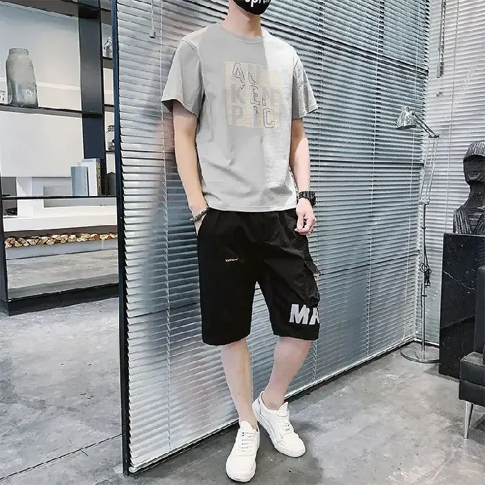 thumbnail image 1 of Conjunto de pantalones cortos para hombre, de algodón con letras negras, elegante y moderno, de dos piezas, conjunto de camiseta y pantalones cortos para hombre, estilo coreano 2024, ropa 2025, noveda, 1 of 5