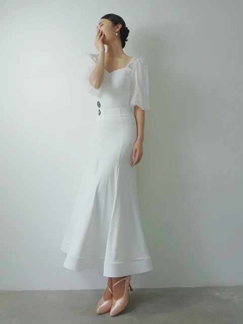 大人のためのボールルームダンス服、白と黒のレーストップ