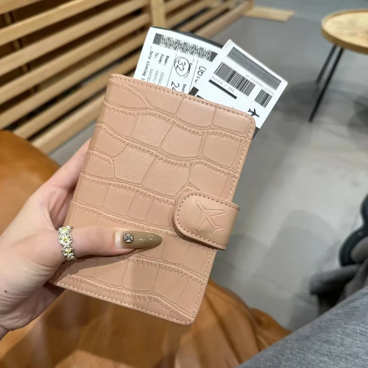 Fashion Milk White PU Leather Passport Holder Wallet with RFID Blocking Slim Travel Document Organizer for Women/Men