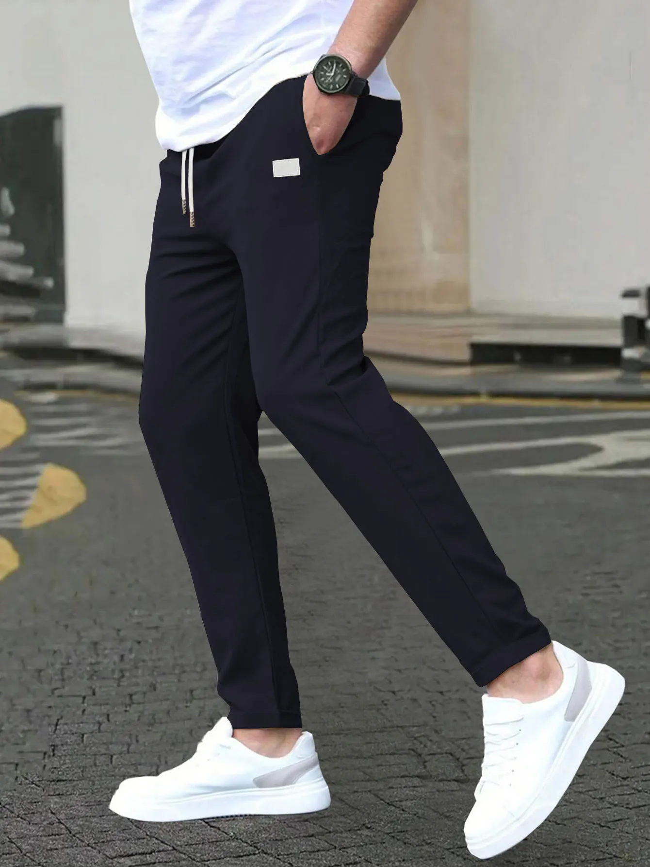 Herren-Hose in Unifarbe mit Kordelzug, normale Passform, lässige Modehose, Kordelzug-Hose, Taschenhose – Detail 12